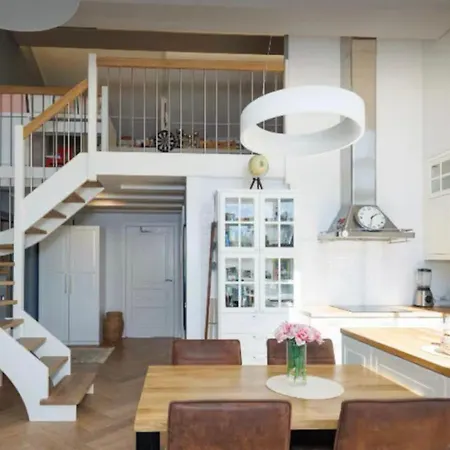Urban Loft Escape Center * كاوناس